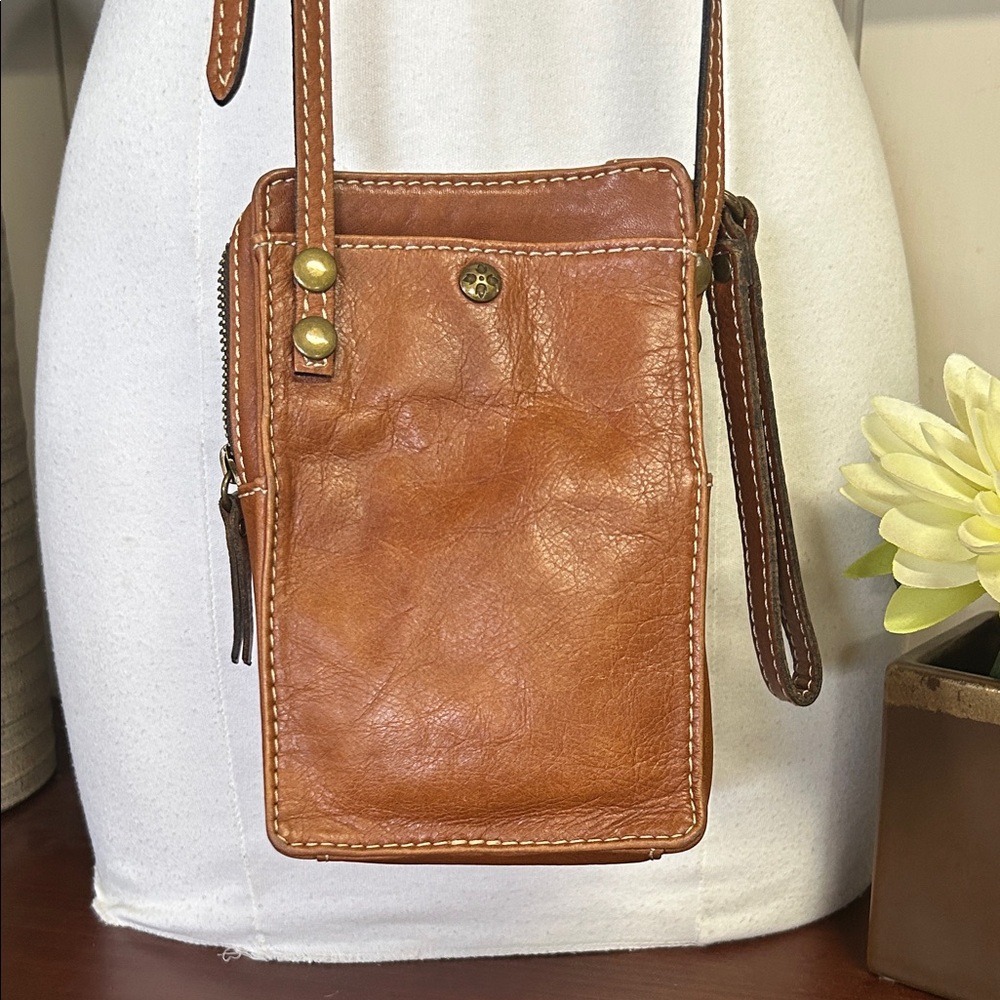 Patricia Nash Cognac Brown Handstitched Leather Crossbody Phone/wallet bag - Picture 3 of 13